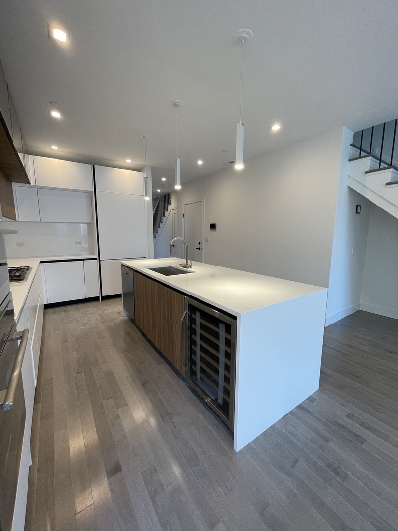 719 N Elizabeth Street 3S