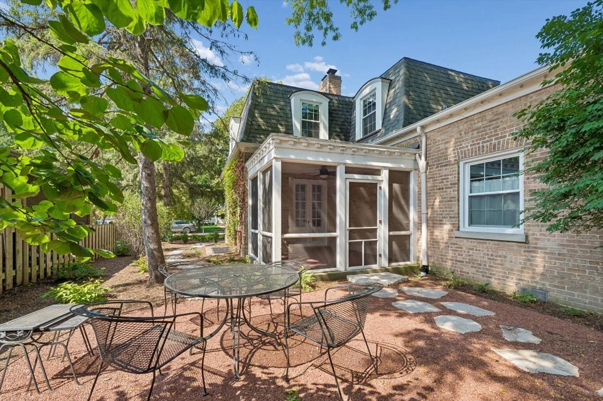 2741 Lincolnwood Drive