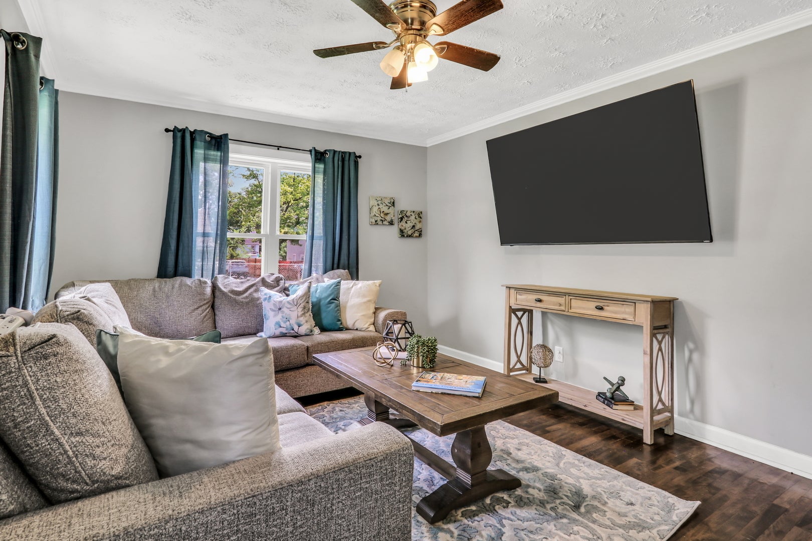 901 Flintwood Court