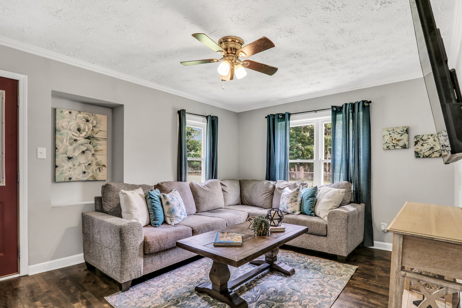 901 Flintwood Court