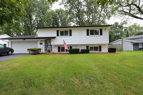 Photo of 273 Berkshire Drive, Crystal Lake, IL 60014 (MLS # 12742471)