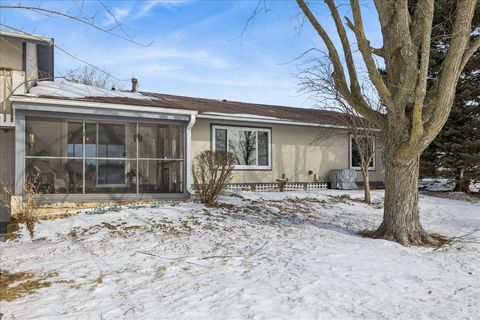 Tiny photo for 4809 W Oakwood Drive #A, McHenry, IL 60050 (MLS # 12564147)