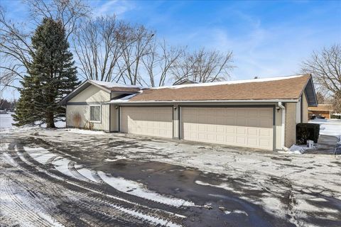 Tiny photo for 4809 W Oakwood Drive #A, McHenry, IL 60050 (MLS # 12564147)