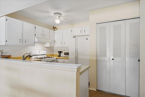 Tiny photo for 4809 W Oakwood Drive #A, McHenry, IL 60050 (MLS # 12564147)