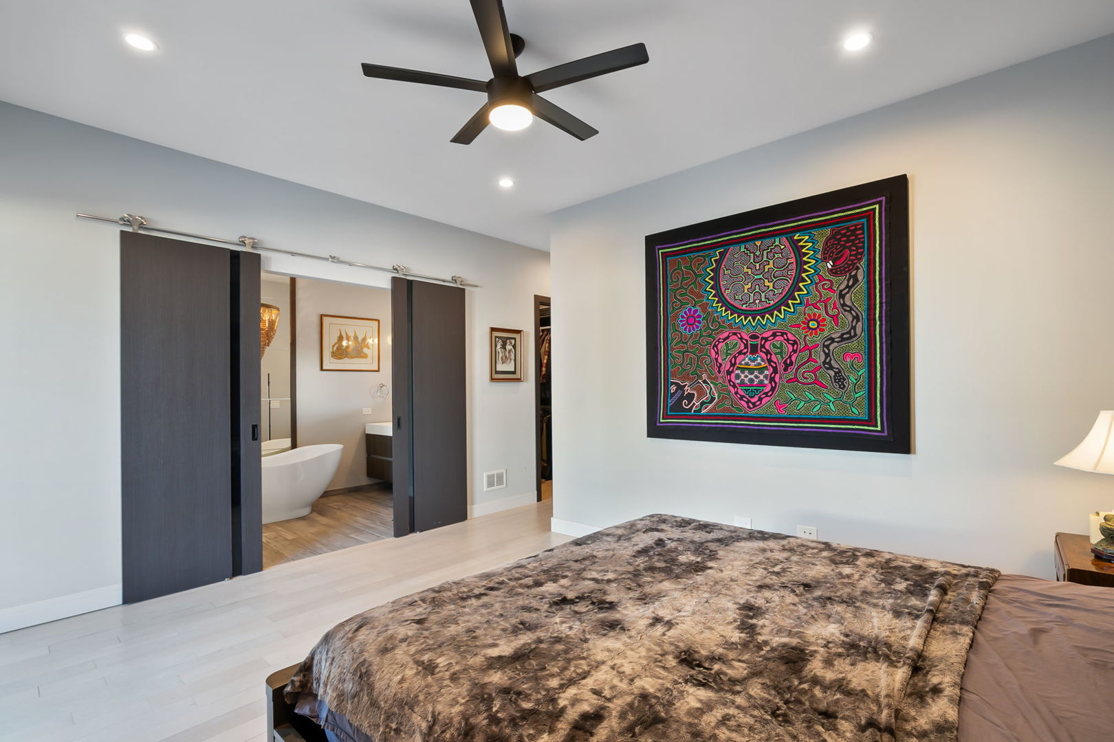 Chicago, Illinois 60622, United States, 3 Bedrooms Bedrooms, ,2 BathroomsBathrooms,Residential,Active,222729