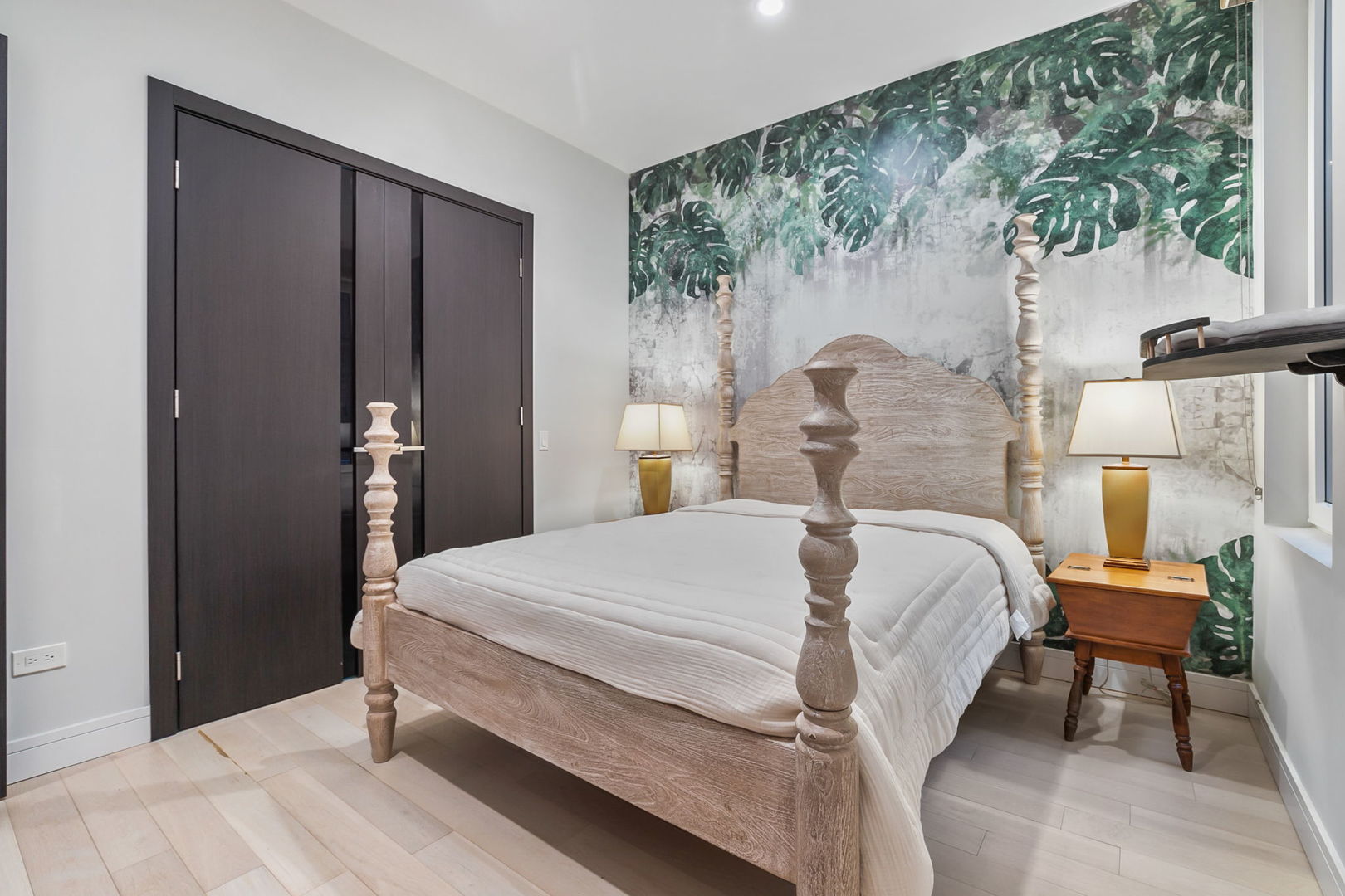 Chicago, Illinois 60622, United States, 3 Bedrooms Bedrooms, ,2 BathroomsBathrooms,Residential,Active,222729