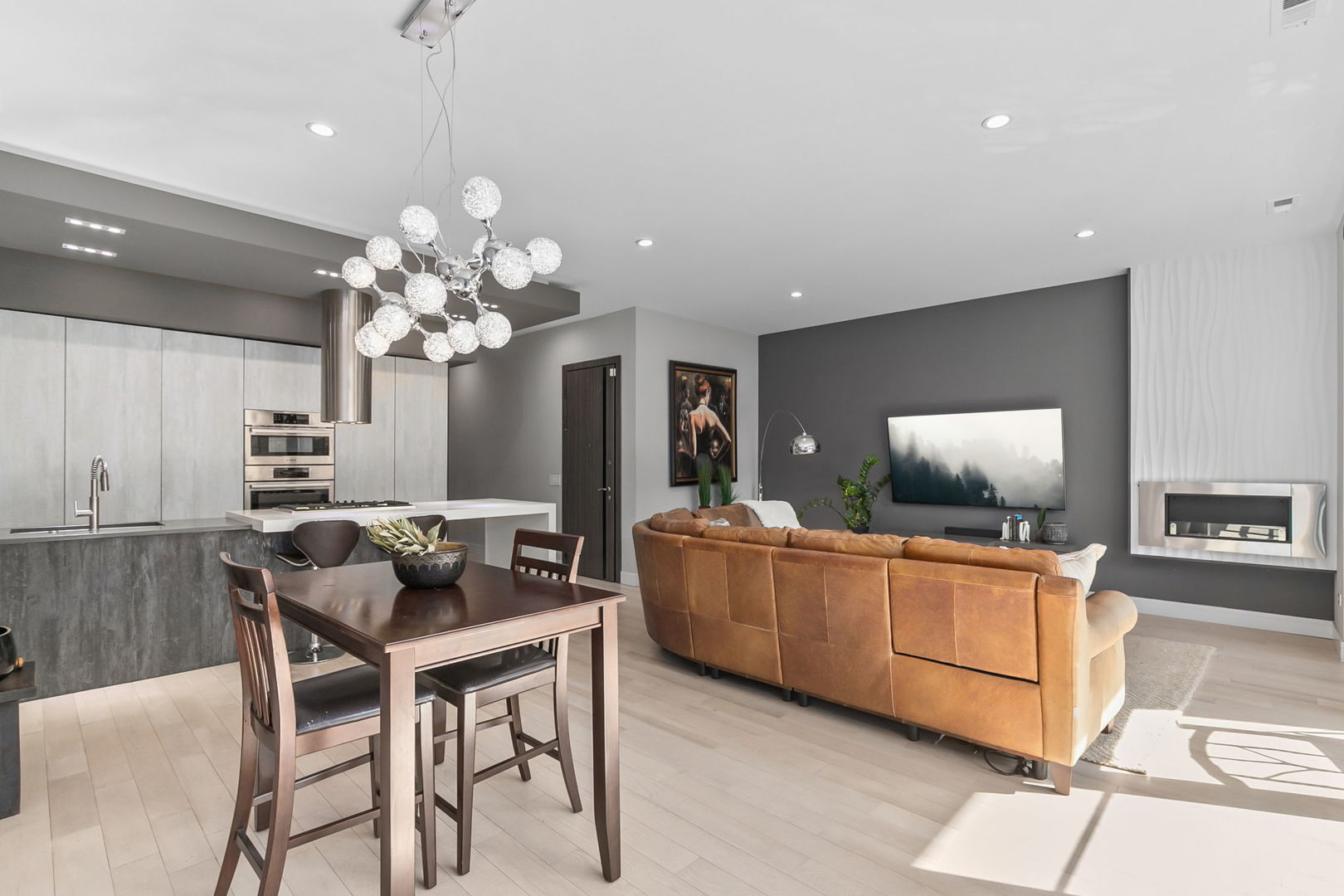 Chicago, Illinois 60622, United States, 3 Bedrooms Bedrooms, ,2 BathroomsBathrooms,Residential,Active,222729