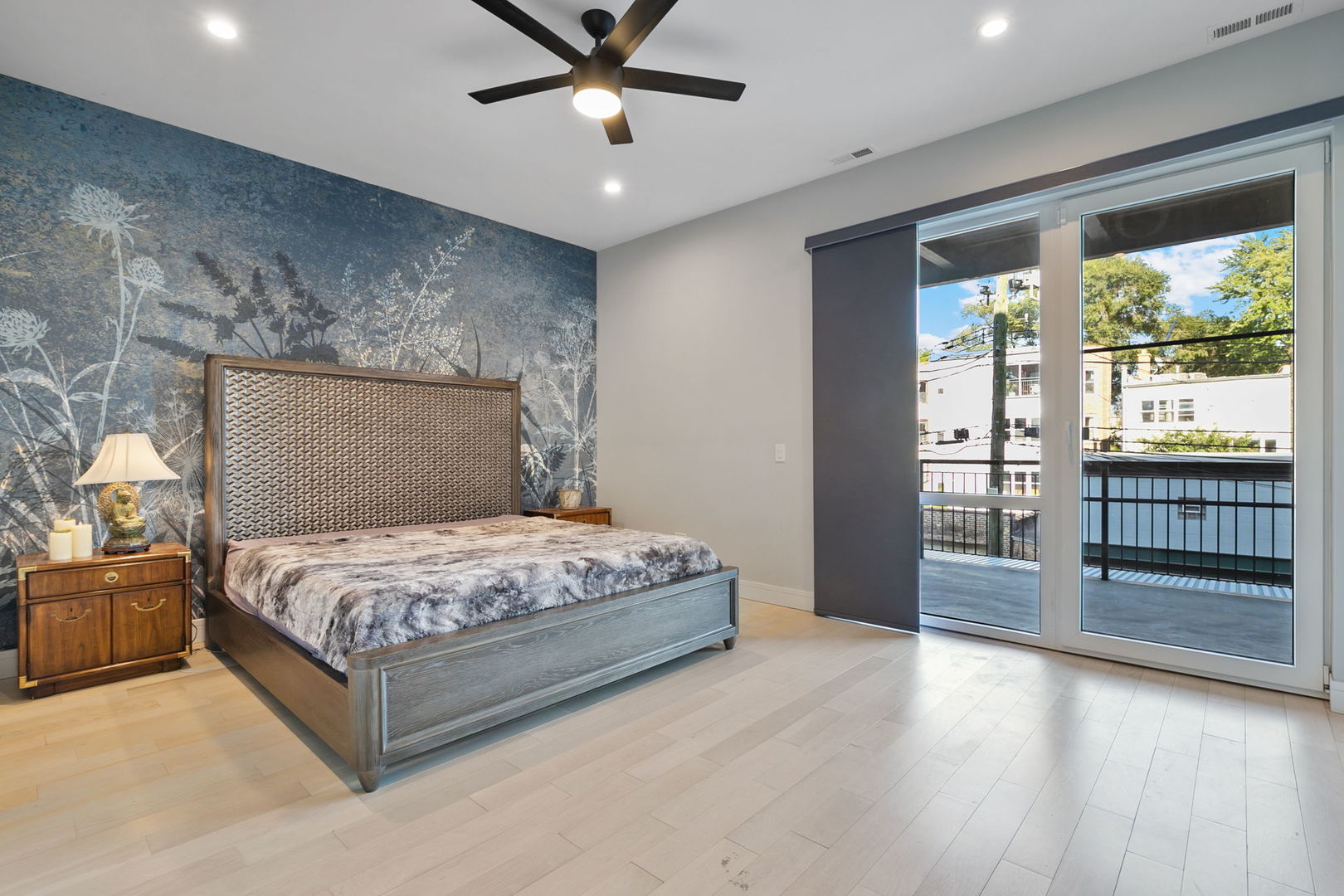 Chicago, Illinois 60622, United States, 3 Bedrooms Bedrooms, ,2 BathroomsBathrooms,Residential,Active,222729