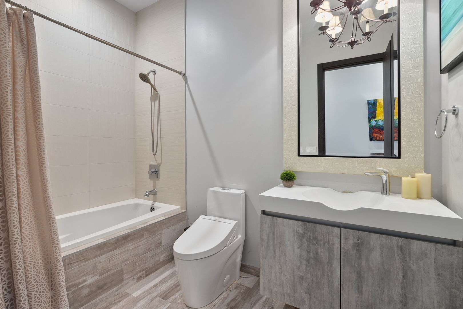 Chicago, Illinois 60622, United States, 3 Bedrooms Bedrooms, ,2 BathroomsBathrooms,Residential,Active,222729