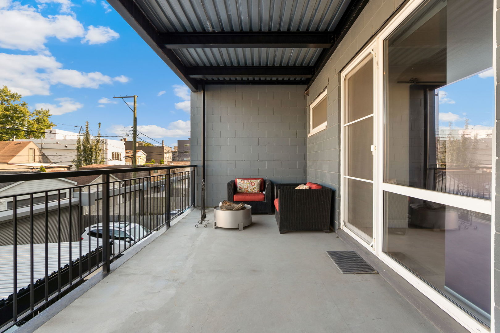 Chicago, Illinois 60622, United States, 3 Bedrooms Bedrooms, ,2 BathroomsBathrooms,Residential,Active,222729