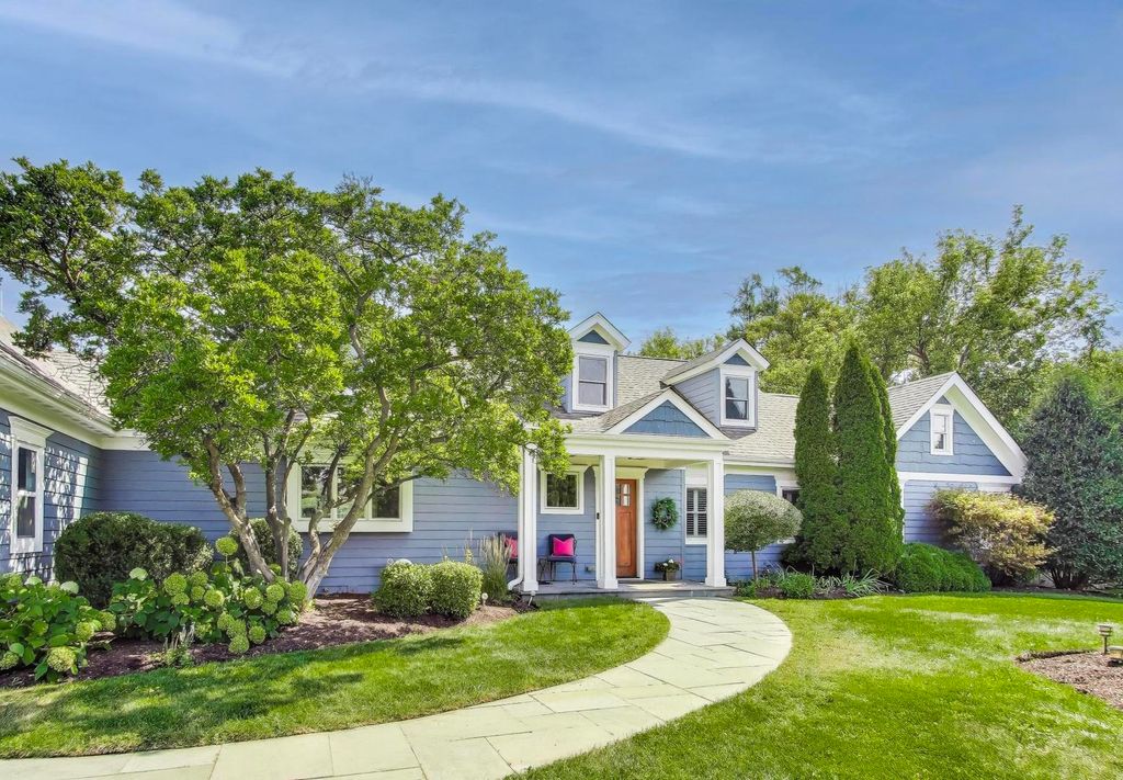 Photo for 455 SUNSET RIDGE Road, Northfield, IL 60093 (MLS # 12465665)