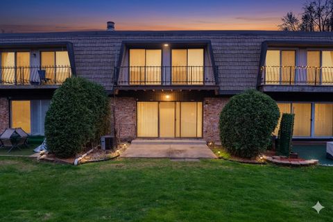 Tiny photo for 11 Cour Caravelle #11, Palos Hills, IL 60465 (MLS # 12609757)