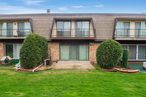 Tiny photo for 11 Cour Caravelle #11, Palos Hills, IL 60465 (MLS # 12609757)