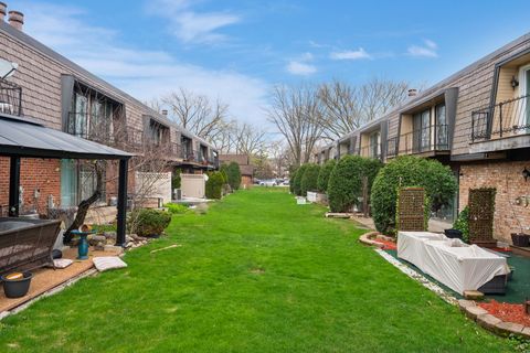 Tiny photo for 11 Cour Caravelle #11, Palos Hills, IL 60465 (MLS # 12609757)