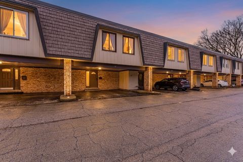Tiny photo for 11 Cour Caravelle #11, Palos Hills, IL 60465 (MLS # 12609757)