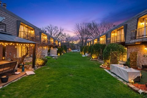 Tiny photo for 11 Cour Caravelle #11, Palos Hills, IL 60465 (MLS # 12609757)
