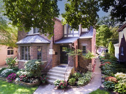 Tiny photo for 2512 Lawndale Avenue, Evanston, IL 60201 (MLS # 12634047)