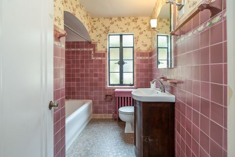 Tiny photo for 2512 Lawndale Avenue, Evanston, IL 60201 (MLS # 12634047)
