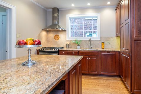 Tiny photo for 2512 Lawndale Avenue, Evanston, IL 60201 (MLS # 12634047)