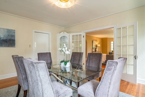 Tiny photo for 2512 Lawndale Avenue, Evanston, IL 60201 (MLS # 12634047)