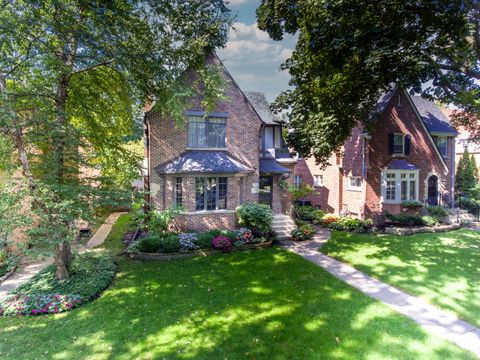 Tiny photo for 2512 Lawndale Avenue, Evanston, IL 60201 (MLS # 12634047)