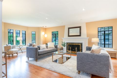 Tiny photo for 2512 Lawndale Avenue, Evanston, IL 60201 (MLS # 12634047)