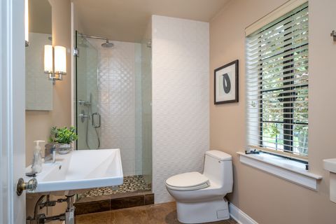 Tiny photo for 2512 Lawndale Avenue, Evanston, IL 60201 (MLS # 12634047)