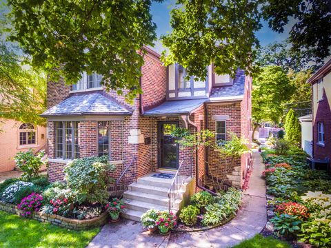 Tiny photo for 2512 Lawndale Avenue, Evanston, IL 60201 (MLS # 12634047)