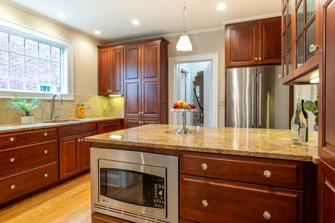 Tiny photo for 2512 Lawndale Avenue, Evanston, IL 60201 (MLS # 12634047)