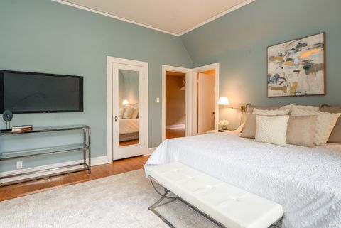 Tiny photo for 2512 Lawndale Avenue, Evanston, IL 60201 (MLS # 12634047)