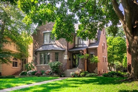 Tiny photo for 2512 Lawndale Avenue, Evanston, IL 60201 (MLS # 12634047)