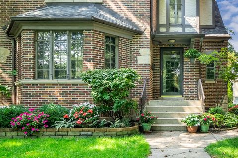 Tiny photo for 2512 Lawndale Avenue, Evanston, IL 60201 (MLS # 12634047)