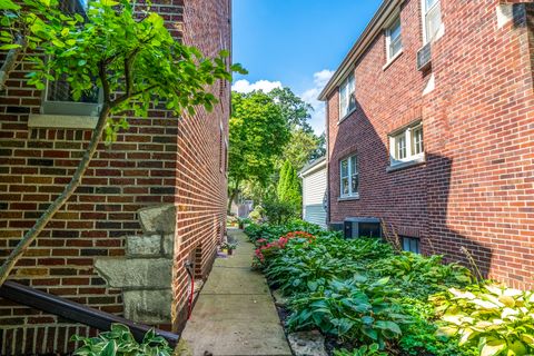 Tiny photo for 2512 Lawndale Avenue, Evanston, IL 60201 (MLS # 12634047)