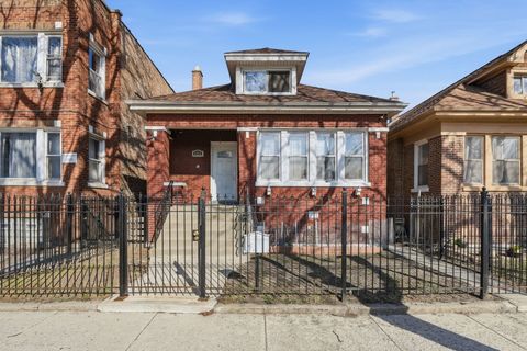 Photo of 6223 S Washtenaw Avenue, Chicago, IL 60629 (MLS # 12609543)