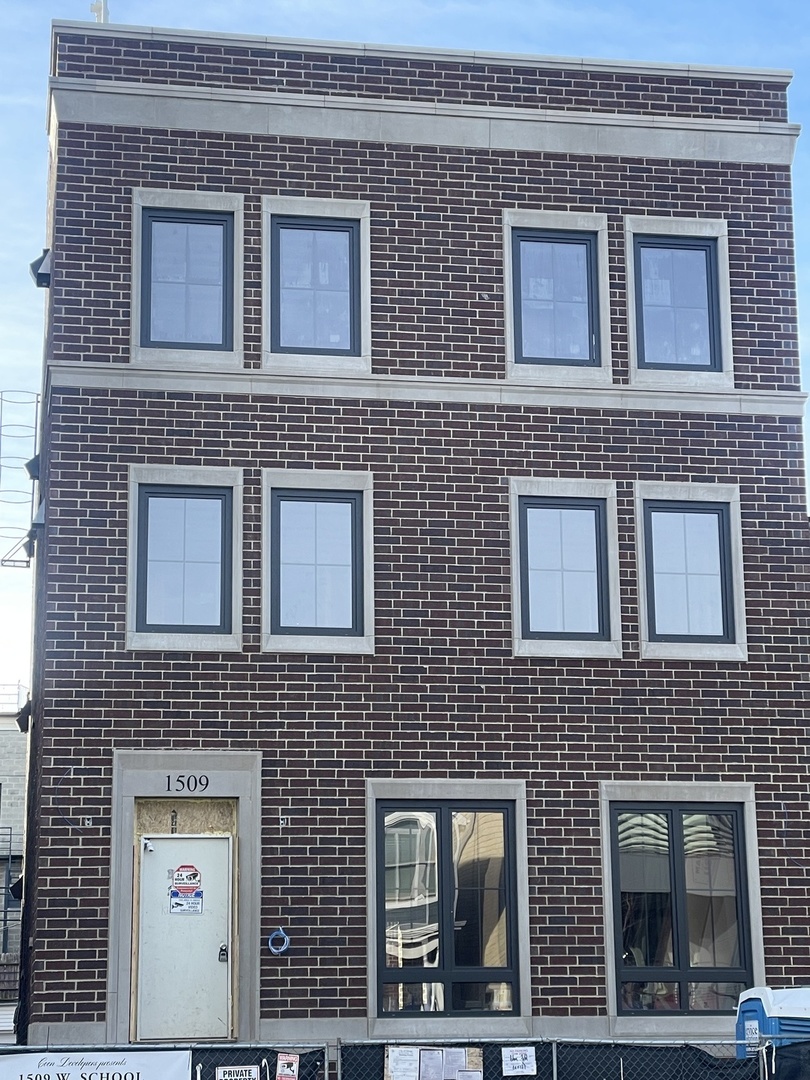 1509 W School Street 3