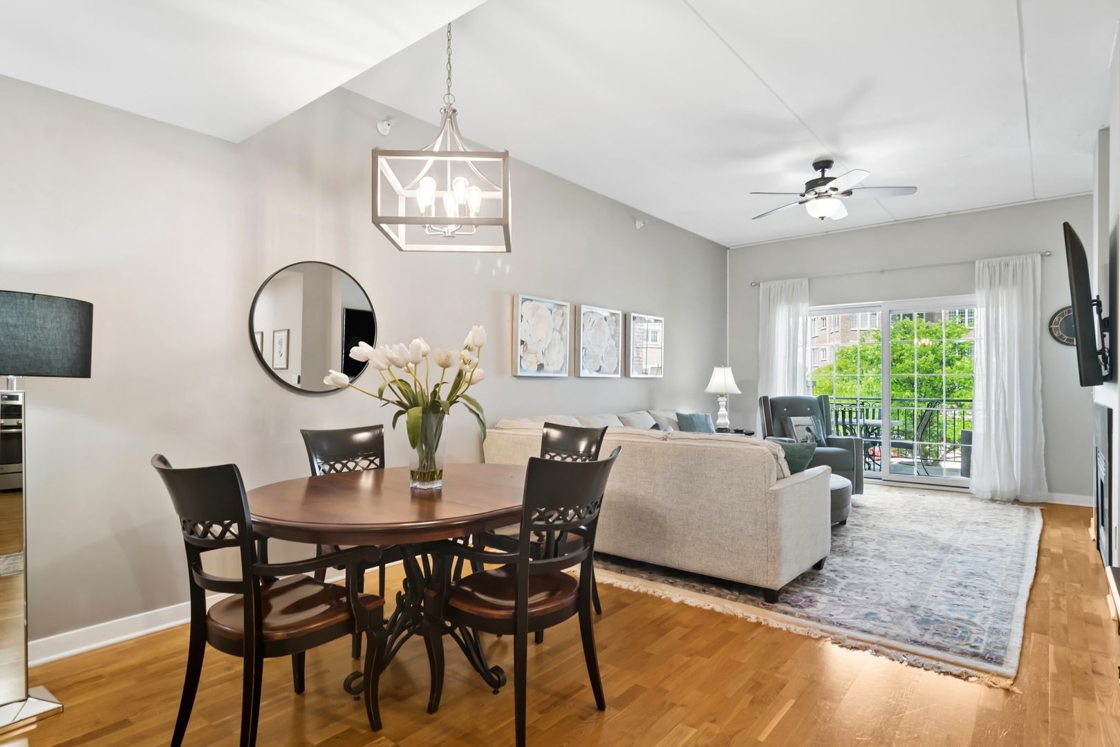 40 E Northwest Highway 208