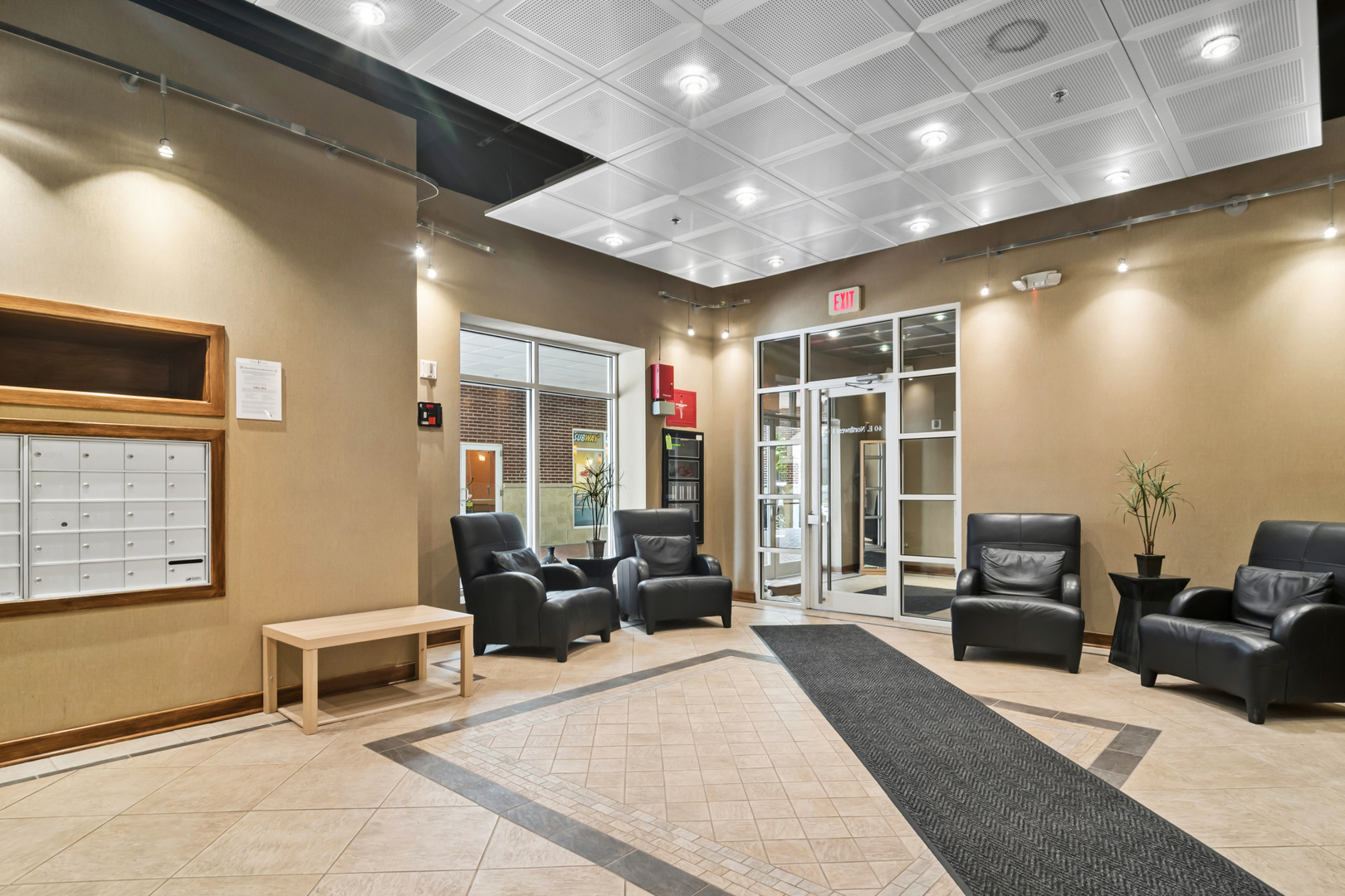 40 E Northwest Highway 208