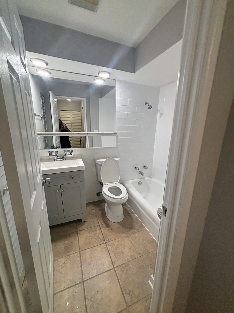 3161 N Cambridge Avenue 315