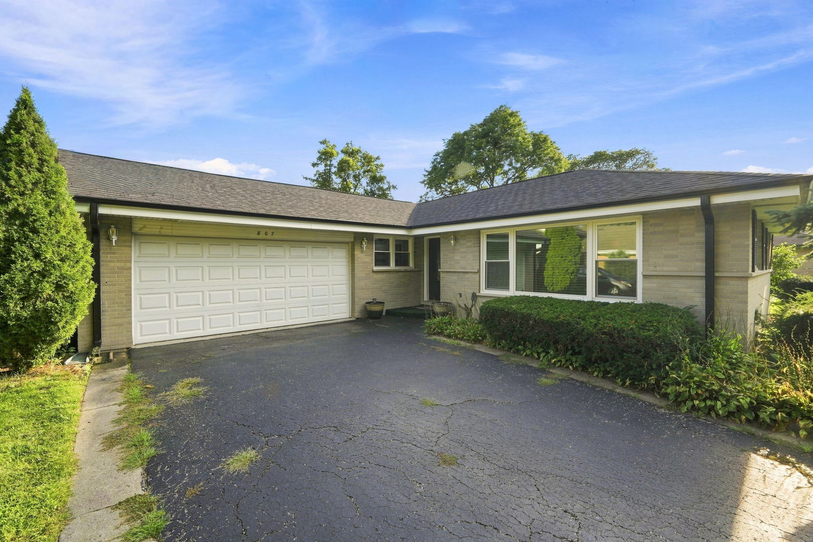 807 E Golfview Drive