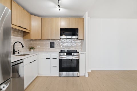 Tiny photo for 6300 N Sheridan Road #712, Chicago, IL 60660 (MLS # 12792341)