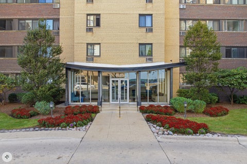 Tiny photo for 6300 N Sheridan Road #712, Chicago, IL 60660 (MLS # 12792341)