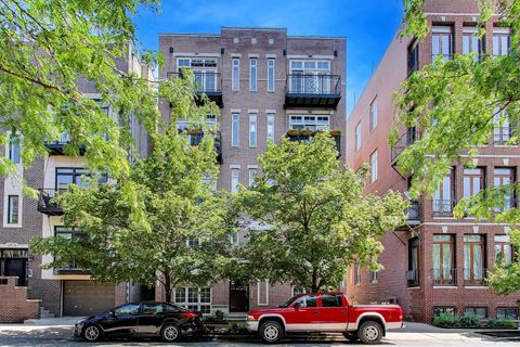 Photo of 1875 N WINNEBAGO Avenue #4W, Chicago, IL 60647 (MLS # 12692131)