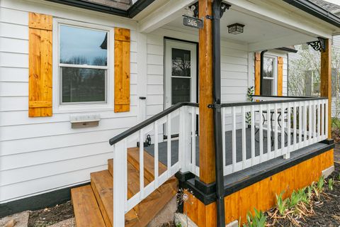 Tiny photo for 306 S Elmwood Avenue, Davenport, IA 52802 (MLS # 12608130)