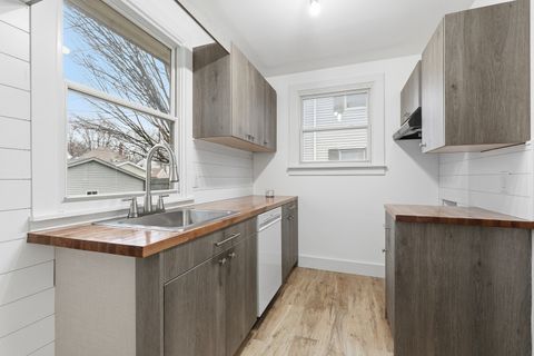 Tiny photo for 306 S Elmwood Avenue, Davenport, IA 52802 (MLS # 12608130)