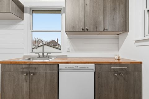 Tiny photo for 306 S Elmwood Avenue, Davenport, IA 52802 (MLS # 12608130)