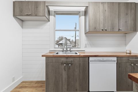 Tiny photo for 306 S Elmwood Avenue, Davenport, IA 52802 (MLS # 12608130)