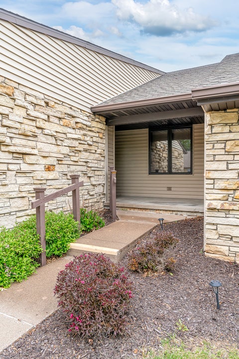 Tiny photo for 3321 E Ridge Place #0, Bettendorf, IA 52722 (MLS # 12717577)