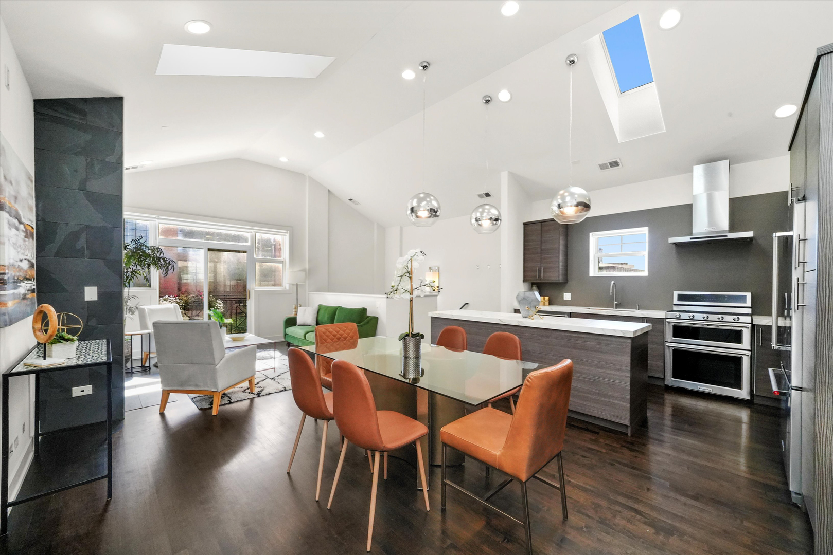 1048 W Fulton Street 4
