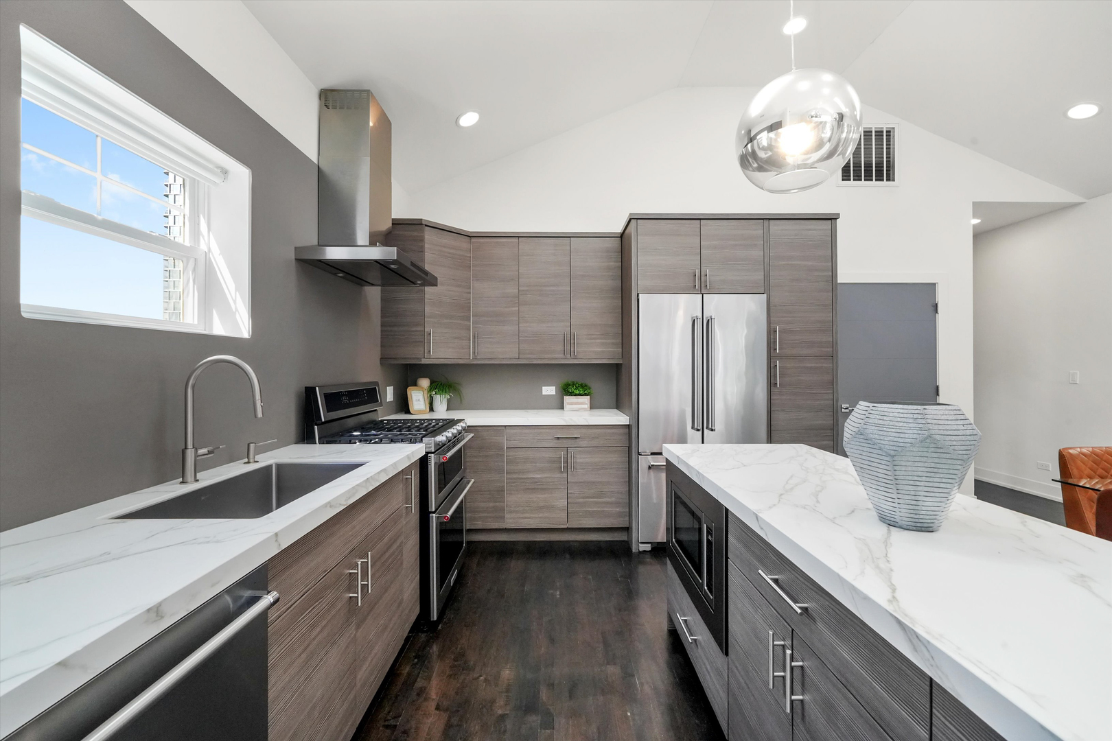 1048 W Fulton Street 4
