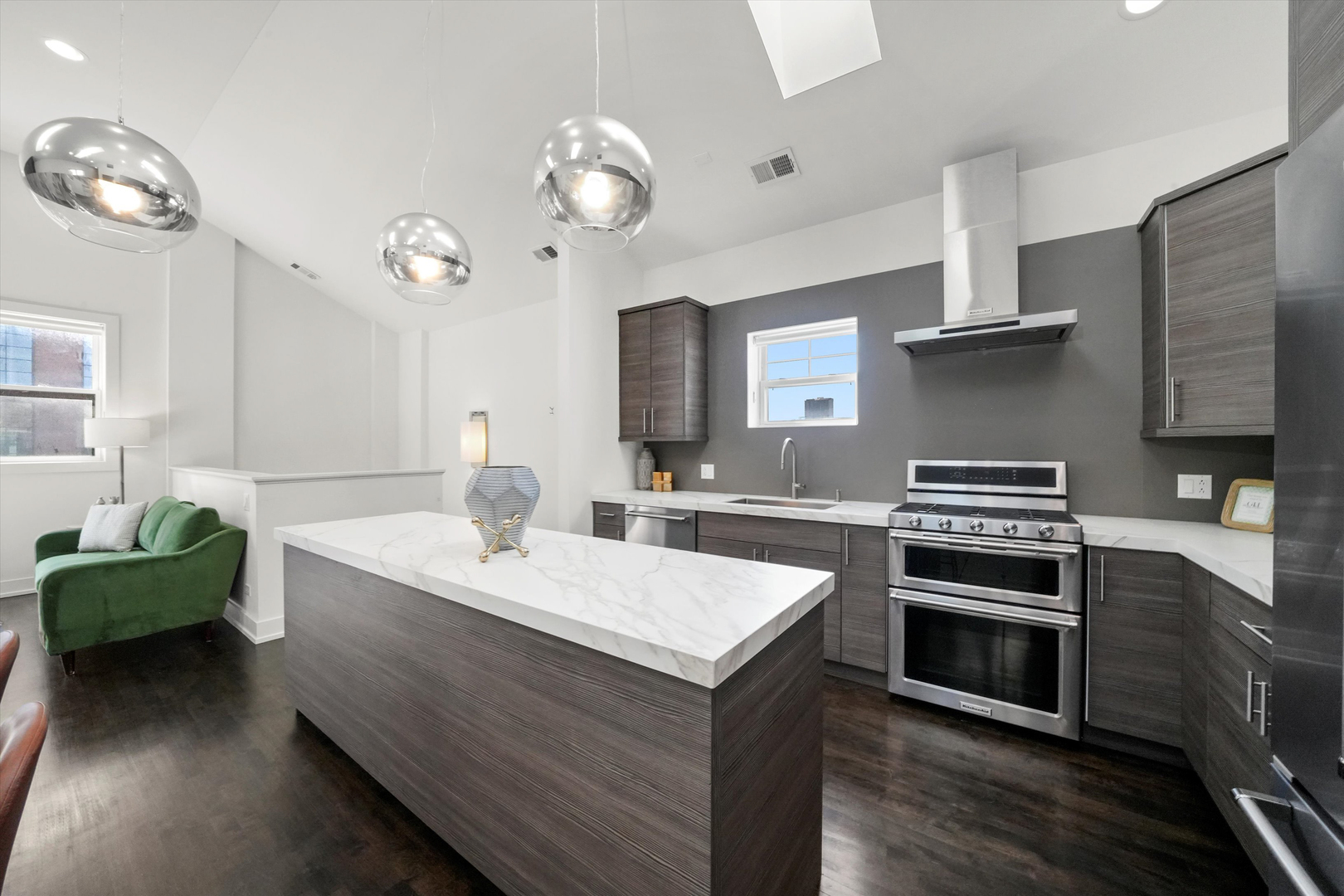 1048 W Fulton Street 4